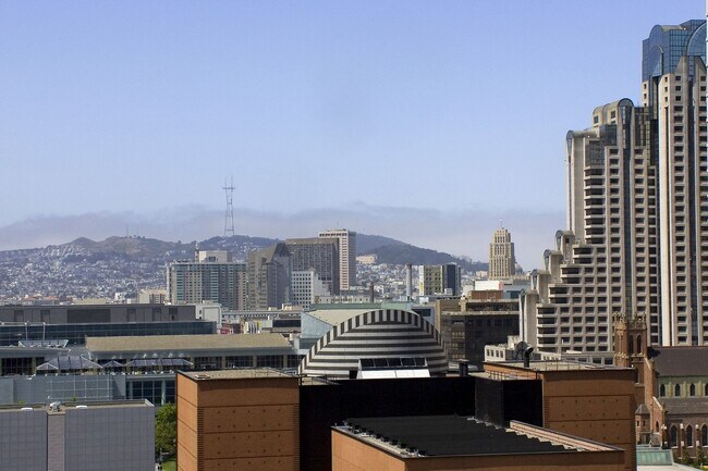 Building Photo - 1BR/1BA 837sqft! Condo! Parking! Laundry! ...