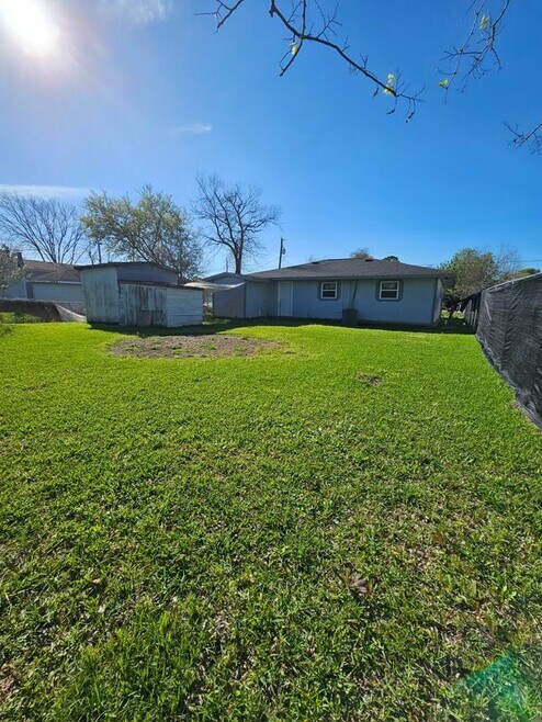 Building Photo - 120 Antionette Ln