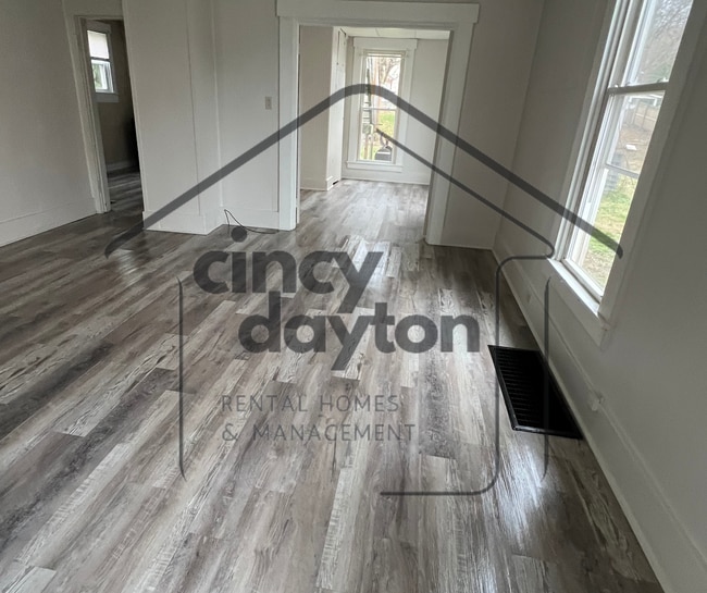 Building Photo - 110 N River St