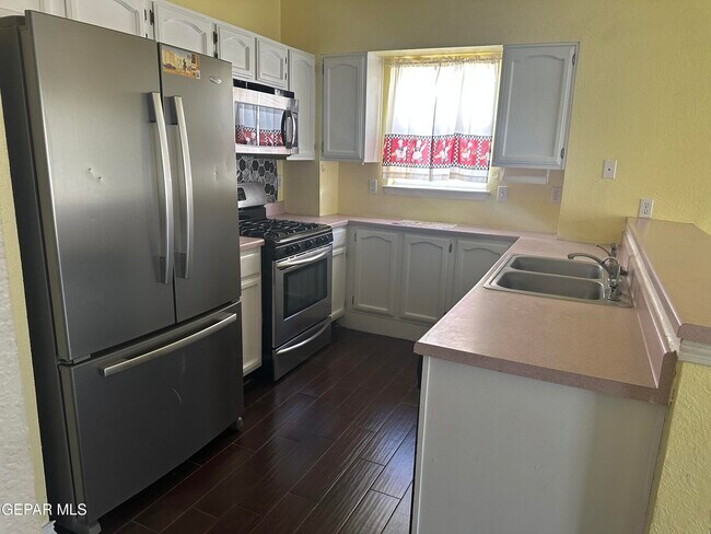 Building Photo - 408 Hadley Pl