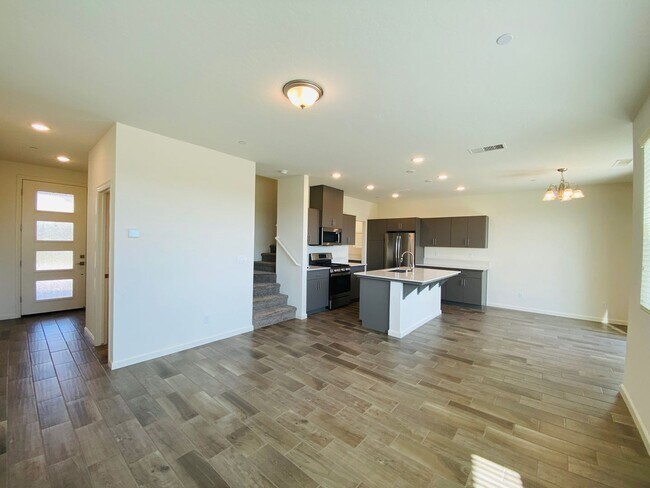 Building Photo - $2,395 Alluvial & Fowler, 3 Bedroom Home -...