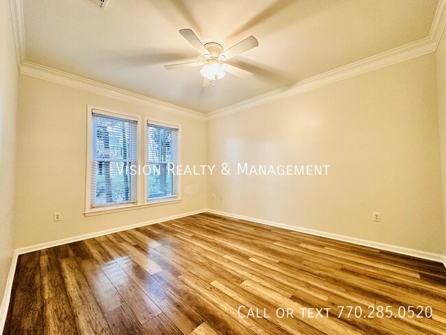 Building Photo - 1 BR CONDO IN MADISON  SQUARE!