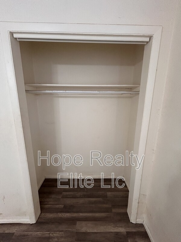 Building Photo - 334 Fairway S