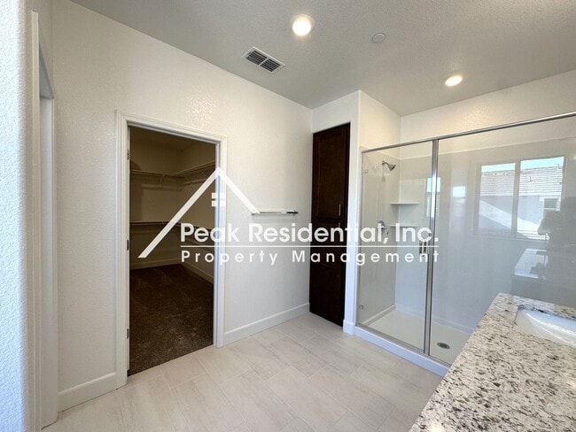 Building Photo - Brand New West Roseville 4bd/3.5ba with Se...