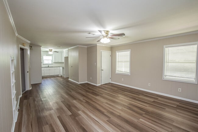 Building Photo - 8805 Woodway Dr
