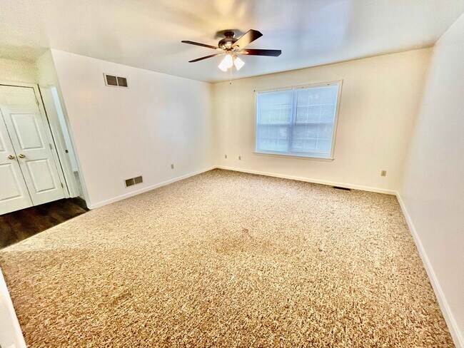 Living Room - 212 Lester Ct