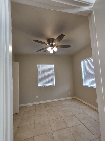 Building Photo - 20041 S Neighbours Blvd