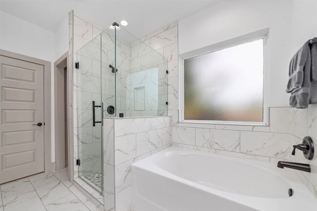 Building Photo - 837 W Little York Rd