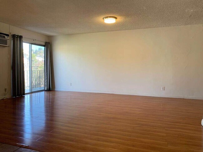 LIVING ROOM - 1510 Talmadge St