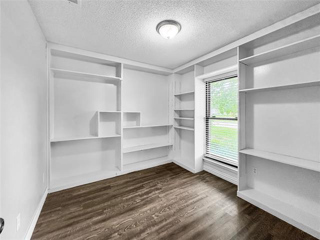 Building Photo - 8802 Deerwood Dr