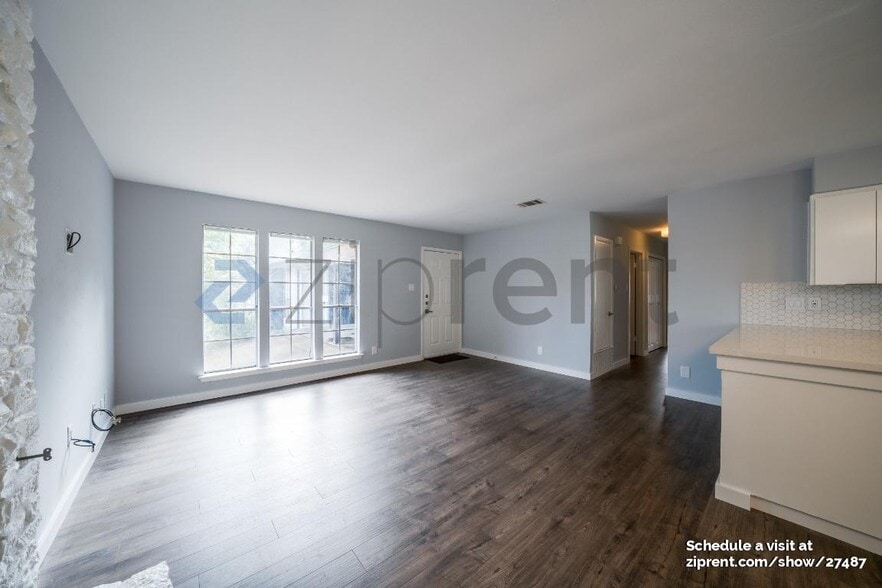 Building Photo - Unit A