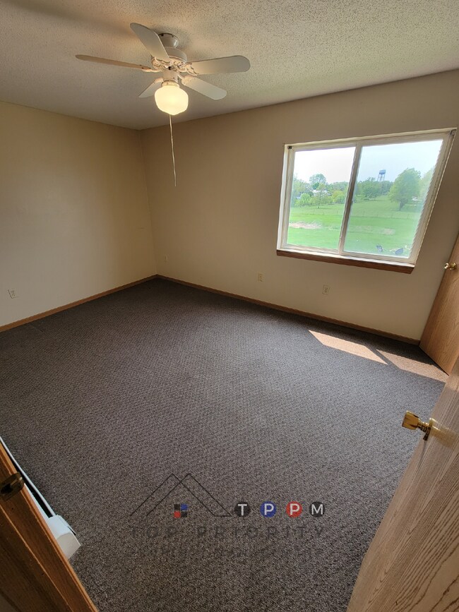 Building Photo - ** SPRING MOVE IN SPECIAL ** 2 Bedroom | 1...
