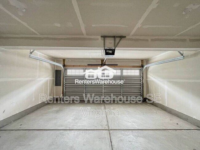 Building Photo - 1724 Defiance Dr