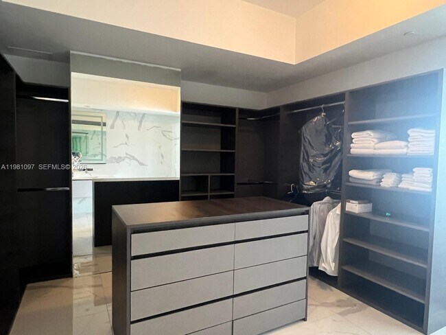 Building Photo - 504 Island Estates Dr