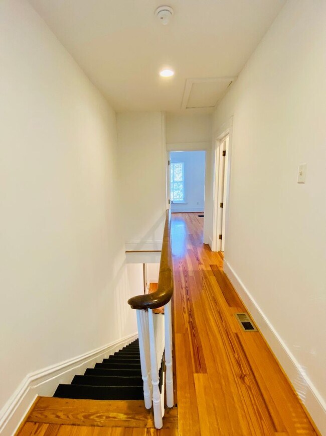 Building Photo - Beautifully Renovated 2bdrm/1.5bth Row House Located in Historic Church Hill!!