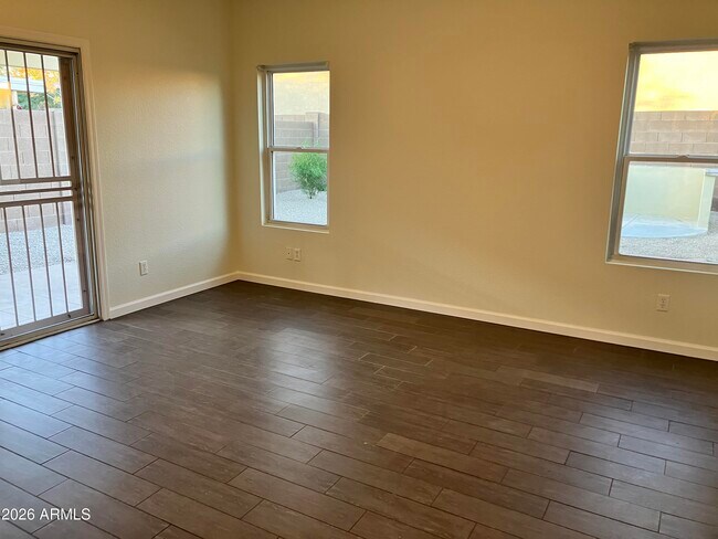 Building Photo - 2240 E Aire Libre Ave