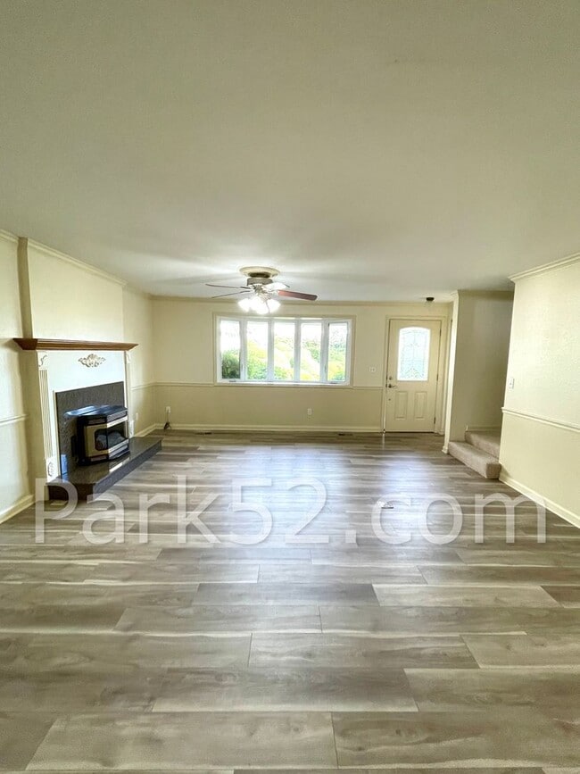 Primary Photo - $500 off First Full Month! 2 Bedroom Tacoma Townhome