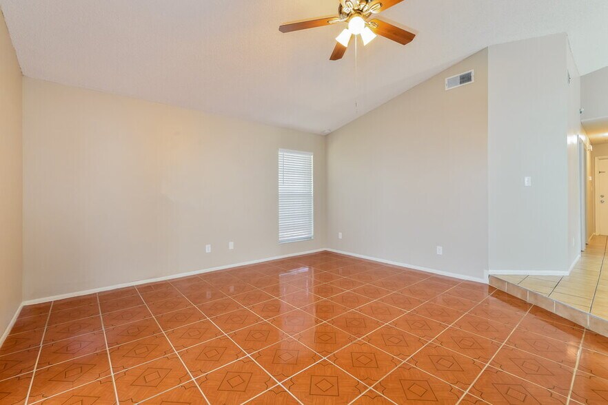 Building Photo - 1388 La Paloma Cir