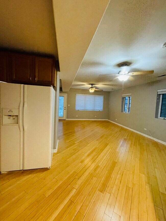 Building Photo - 3710 S Emerald Ave