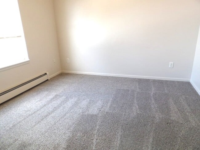 Building Photo - 4 bed/2.5 bath Single Family Home