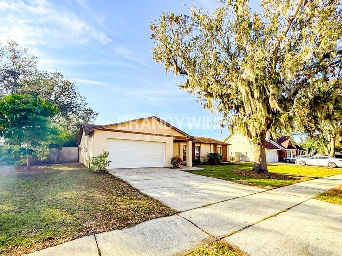 Building Photo - 734 Sandy Creek Dr