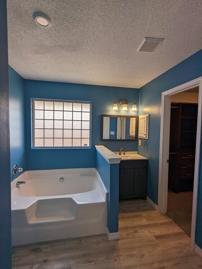 Building Photo - 9768 Parker Lake Cir