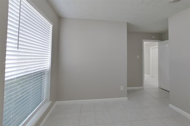 Building Photo - 3446 Edgecreek Dr