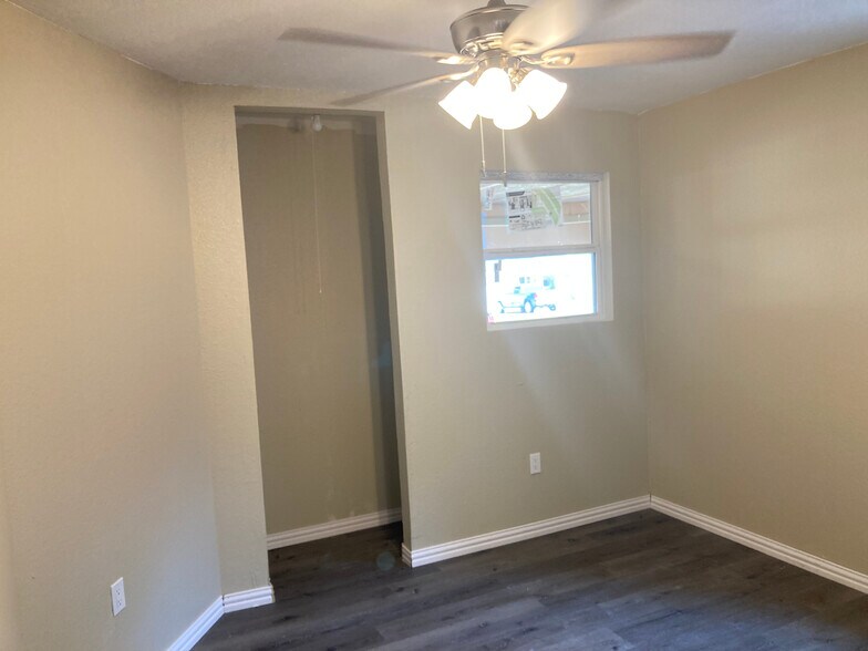 Building Photo - 2520 N Hickory St