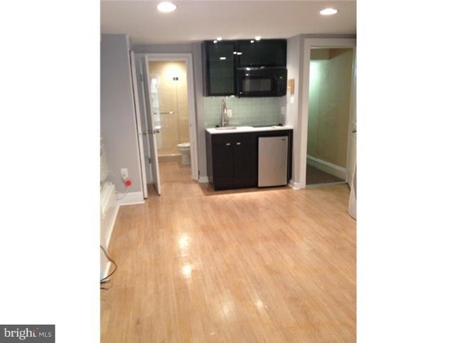 Building Photo - 338 S 16th St