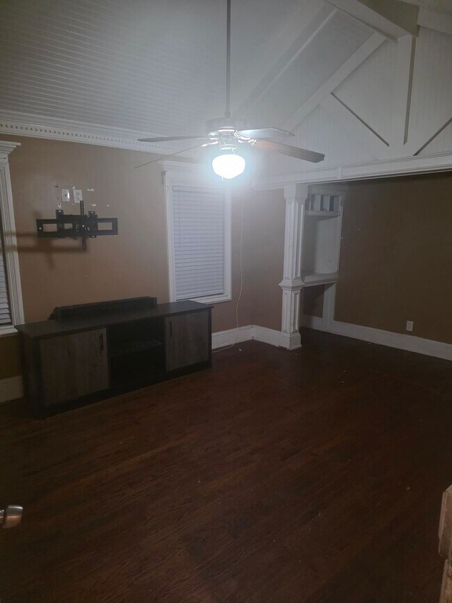 Building Photo - Charming 4BR House in Atlanta