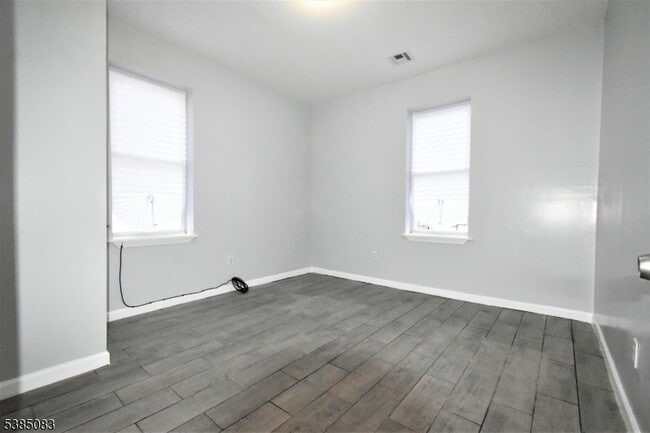 Building Photo - 482 S 17th St