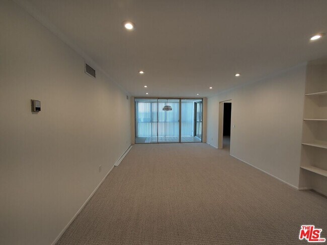 Building Photo - 415 Montana Ave