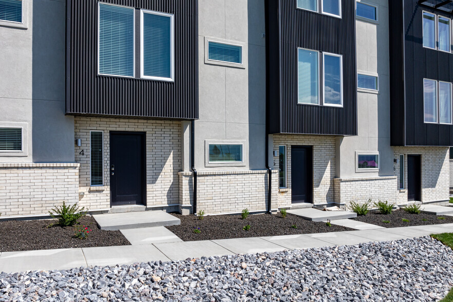 Building Entrance - Park Valley Townhomes