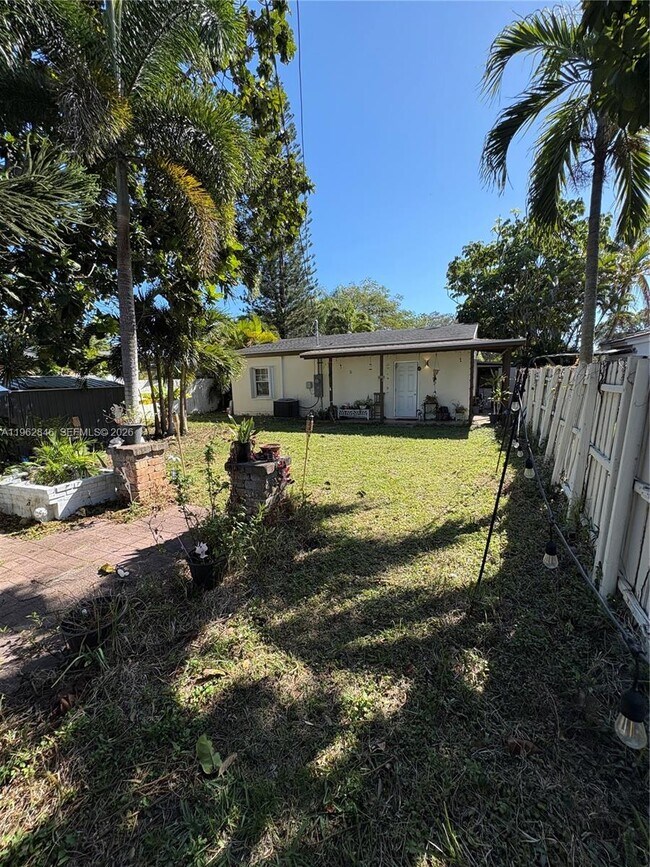 Building Photo - 1655 NE 175th St