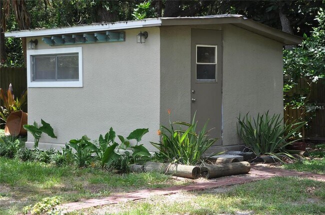 Building Photo - 1738 Santa Anna Dr