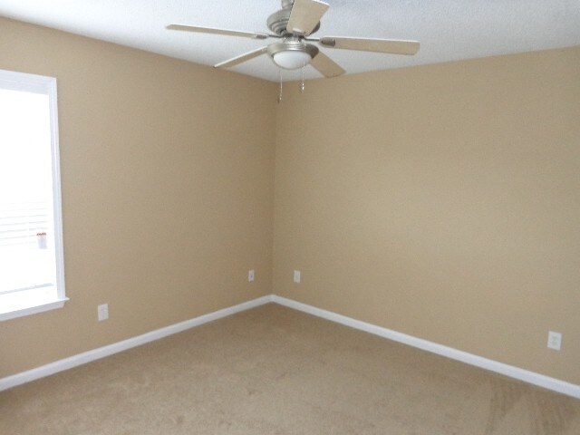 Building Photo - 4615 Ridgefair Dr