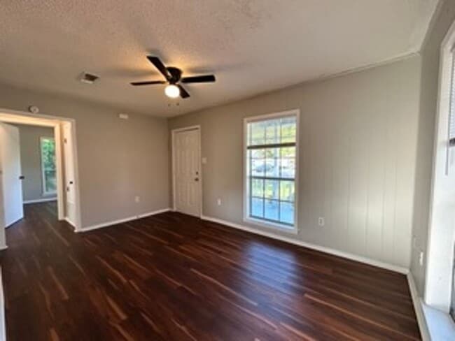 Building Photo - 212 Lawler Ave