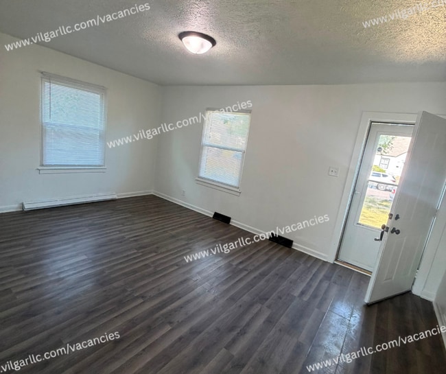 Building Photo - Newly Renovated 3- Bedrooms,  1-Bathroom Home
