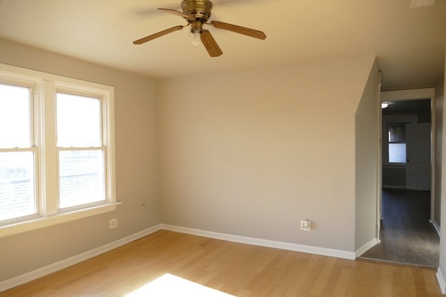 Building Photo - 2820 N Sacramento Ave