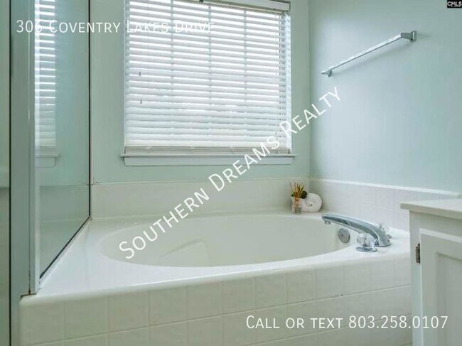 Building Photo - 306 Coventry Lake Dr