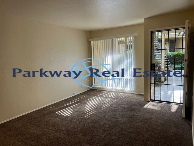Building Photo - Downstairs 2 Bedroom 1 Bathroom Condo in E...