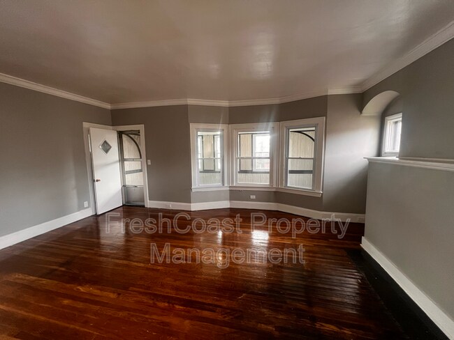 Building Photo - 3402 E 145th St