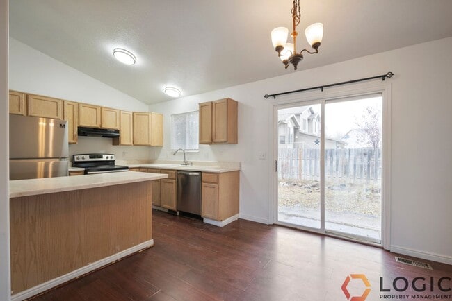 Building Photo - 126 W 475 S