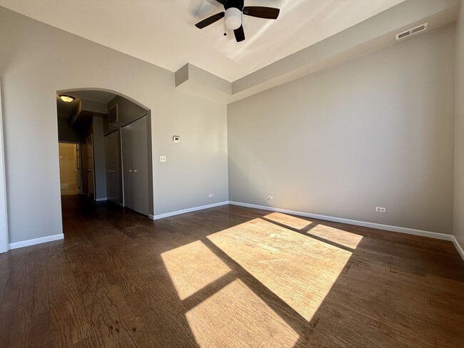 Building Photo - 556 W 37th St