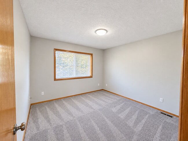 Building Photo - 339 SE 43rd Ave