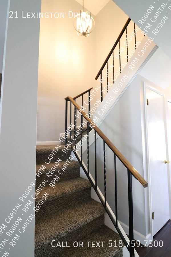 Building Photo - Lexington Drive 3 Bedroom Townhome