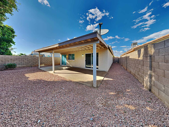 Building Photo - 3059 W Lone Cactus Dr