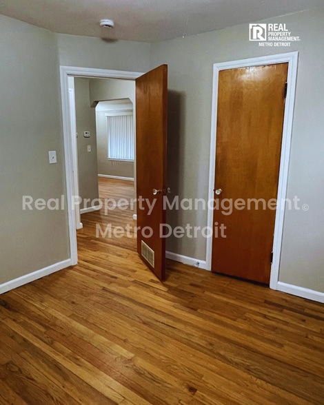 Building Photo - 2023 Ardmore Dr