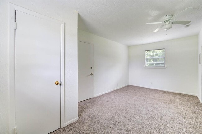 Building Photo - 47 Blue Lake Dr