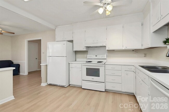 Building Photo - 6635 Olde Savannah Rd